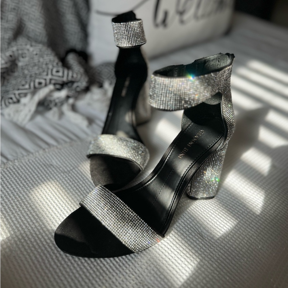 BNWT Gianni Bini Black with rhinestones chunky heels